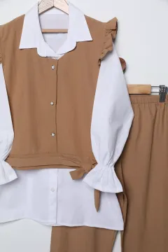 Bağcık Ve Fırfır Detaylı Kız Çocuk Pantolon Gömlek Süveter Üçlü Takım Bej