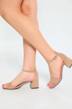 Kadın Bilek Kemerli Kalın Topuklu Sandalet Bejsüet