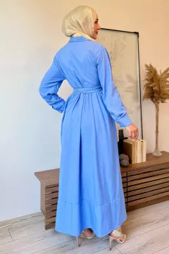 Bel Bağlamalı Yarım Düğmeli Tesettür Elbise Mavi