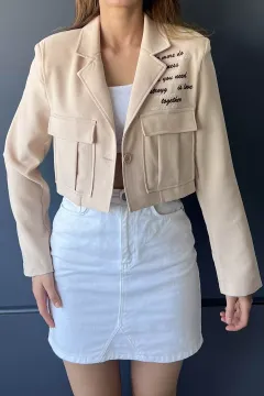 Çift Cepli Nakış Detaylı Kadın Kısa Blazer Ceket Bej