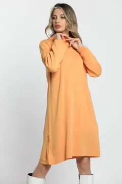 Dik Yaka Yarım Fermuarlı Yan Yırtmaç Detaylı Triko Elbise Hardal