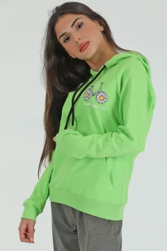 Kadın Kapüşonlu Desenli Ön Cep Detaylı Sweatshirt Fıstık Yeşili