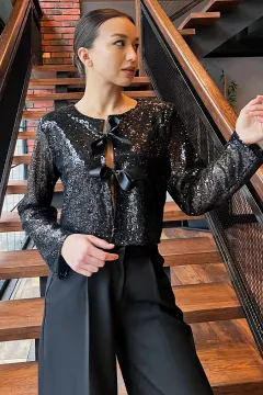 Payet Detaylı Ön Dekolteli Crop Top Kadın Bluz Siyah