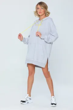 Kadın Oversıze Lıkralı Kapüşonlu Kanguru Ceplı Sweatshirt Gri