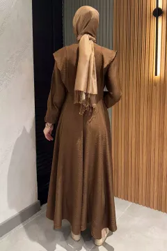 Gül Detaylı Tesettür Kloş Elbise Kahve