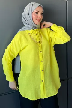Kadın Aksesuar Detaylı Salaş Tesettür Gömlek Sarı