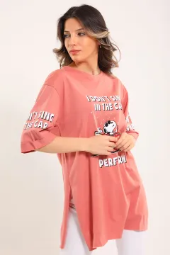Kadın Baskılı Yan Yırtmaçlı T-shirt Pembe