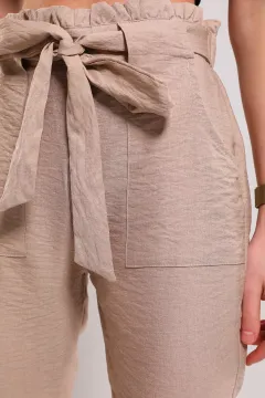 Kadın Beli Fırfırlı Kemerli Havuç Paça Pantolon Bej