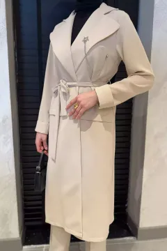 Kadın Broş Detaylı Bel Kuşaklı Tesettür Kap Taş