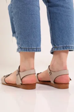 Kadın Düğme Detaylı Topuksuz Sandalet Ten