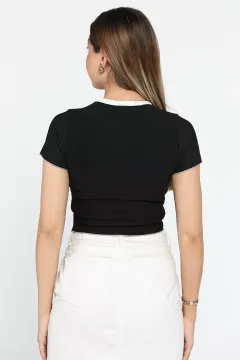 Kadın Eteği Nakışlı Crop Top Tişört Siyah