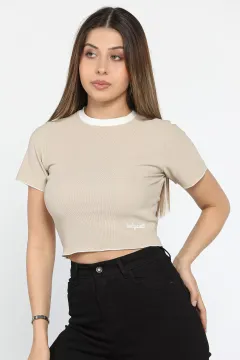 Kadın Eteği Nakışlı Crop Top Tişört Bej
