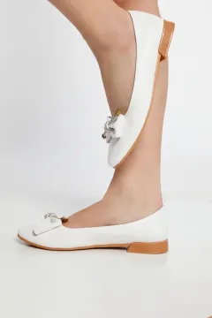 Kadın Fiyonklu Taş Detaylı Babet Ayakkabı Beyaz