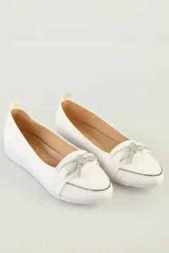 Kadın Fiyonklu Taş Detaylı Şık Babet Ayakkabı Beyaz