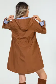 Kadın Kapüşonlu Çizgi Detaylı Trençkot Camel