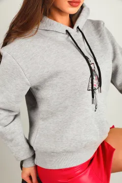 Kadın Kapüşonlu Üç İplik Şardonlu Nakışlı Sweatshirt Gri