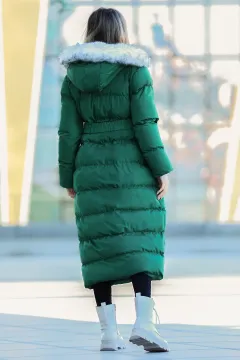 Kadın Kapüşonu Kürklü Kemerli Uzun Şişme Mont Yeşil