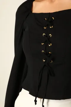 Kadın Kare Yaka Ön Bağcık Detaylı İpeksi Kumaş Crop Bluz Siyah