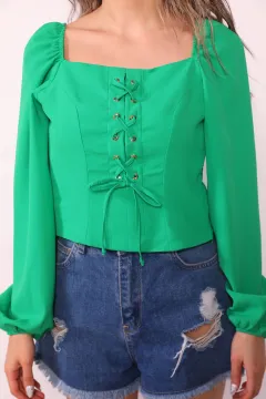 Kadın Kare Yaka Ön Bağcık Detaylı İpeksi Kumaş Crop Bluz Yeşil