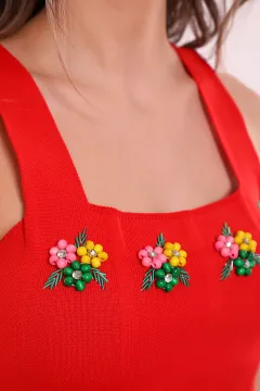 Kadın Kare Yaka Ön Boncuk Detaylı Mevsimlik Crop Triko Bluz Kırmızı