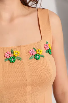 Kadın Kare Yaka Ön Boncuk Detaylı Mevsimlik Crop Triko Bluz Bej