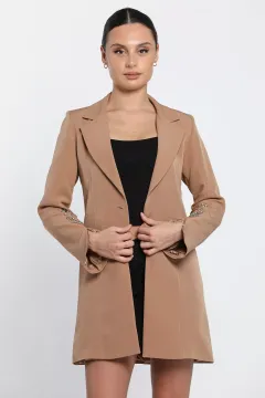 Kadın Kol Taş Detaylı Sahte Cepli Uzun Blazer Ceket Bisküvi