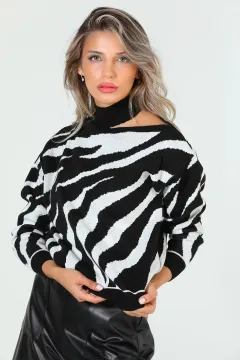 Kadın Omuz Dekolteli Zebra Desenli Triko Bluz Siyah