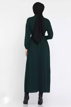 Kadın Polo Yaka Yarım Düğmeli Bel Kuşaklı Tesettür Elbise Zümrüt Yeşili