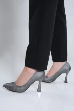 Kadın Sivri Burun Stiletto Topluklu Ayakkabı Füme