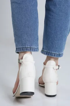 Kadın Tek Bant Kalın Topuklu Ayakkabı Krem