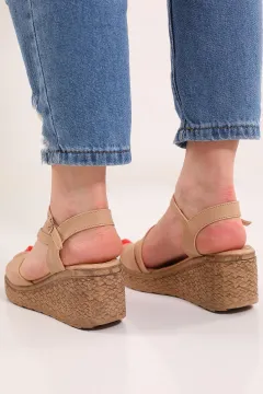 Kadın Tek Bant Yan Şeritli Dolgu Topuk Sandalet Bej