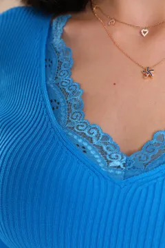 Kadın V Yaka Dantel Detaylı Triko Bluz Mavi