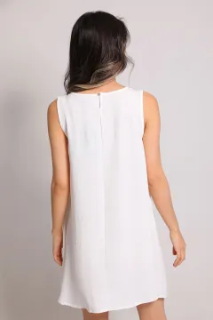 Kadın Yaka Zincirli Sıfır Kol Elbise Beyaz