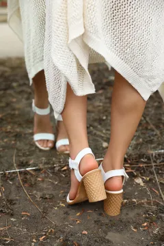 Kemerli Topuklu Sandalet Beyaz