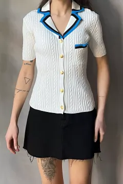 Kendinden Desenli Gold Düğme Detaylı Kadın Likralı Triko Bluz Beyaz