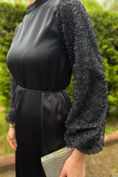 Kolları Güpürlü Taşlı Bel Bağcıklı Tesettür Saten Abiye Elbise Siyah