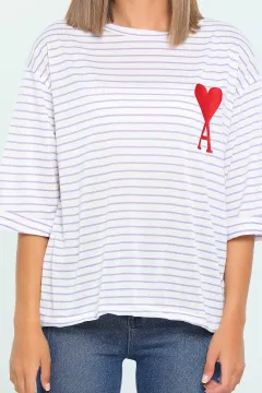 Çizgili Kalp Nakışlı Kadın T-shirt Krem lila