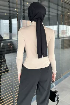 Omuz Ve Bel Drapeli Tesettür Bluz Bej