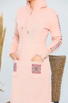 Kadın Kapüşonlu Nakışlı Triko Elbise Pudra