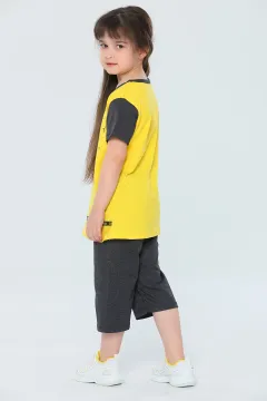Kız Çocuk Bisiklet Yaka Baskılı T-shirt Kapri İkili Takım Sarı