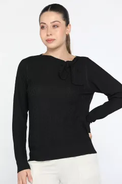 Yaka Bağlama Detaylı Kendinden Desenli Likralı Kadın Triko Bluz Siyah