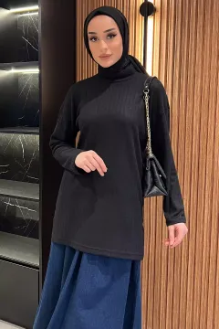Yarım Balıkçı Yaka Yırtmaçlı Tesettür Tunik Siyah