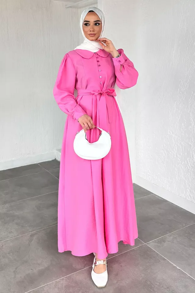 Bebe Yaka Ön Düğme Detaylı Pileli Kuşaklı Tesettür Elbise Pembe