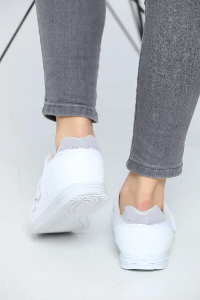 Kadın Düz Taban Bağcıklı Spor Ayakkabı Beyaz