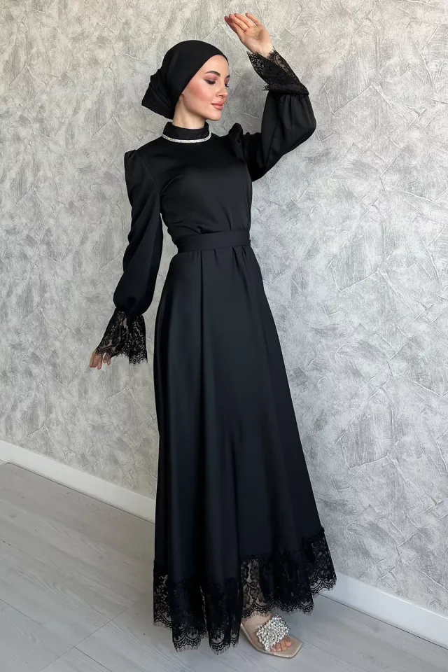 Bilek Ve Eteği Dantelli Yakası Taş İşlemeli Astarlı Tesettür Elbise Siyah