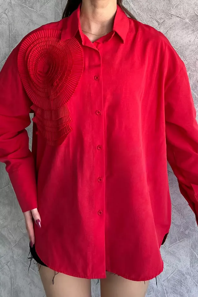 Gül Detaylı Tarz Kadın Gömlek Kırmızı