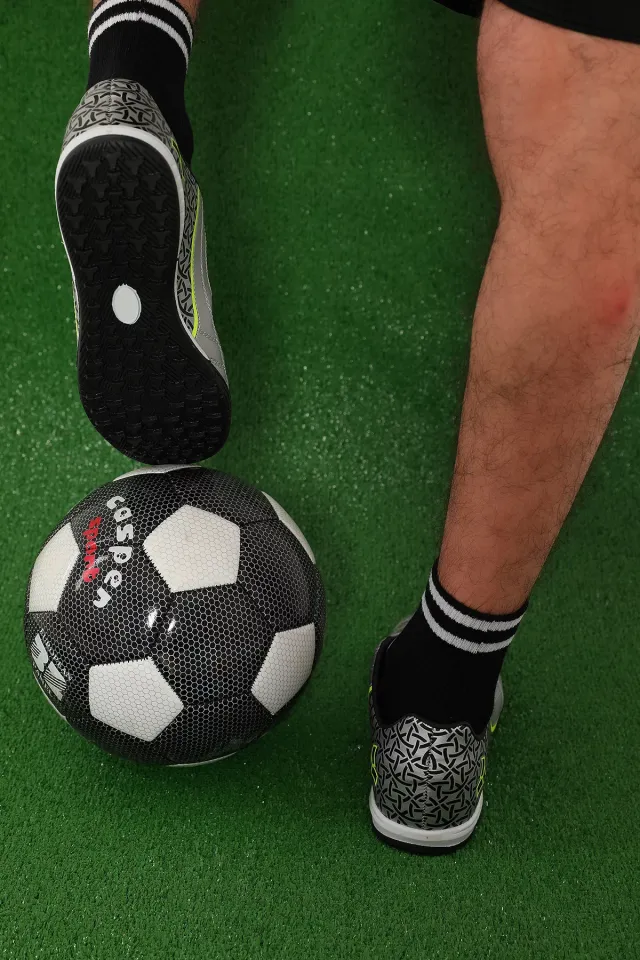Erkek Bağcıklı Halısaha Futbol Ayakkabısı Gümüş