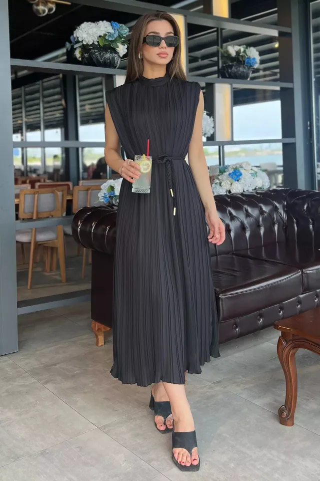 Japone Kol İç Astarlı Kemerli Çift Yırtmaçlı Pileli Elbise Siyah