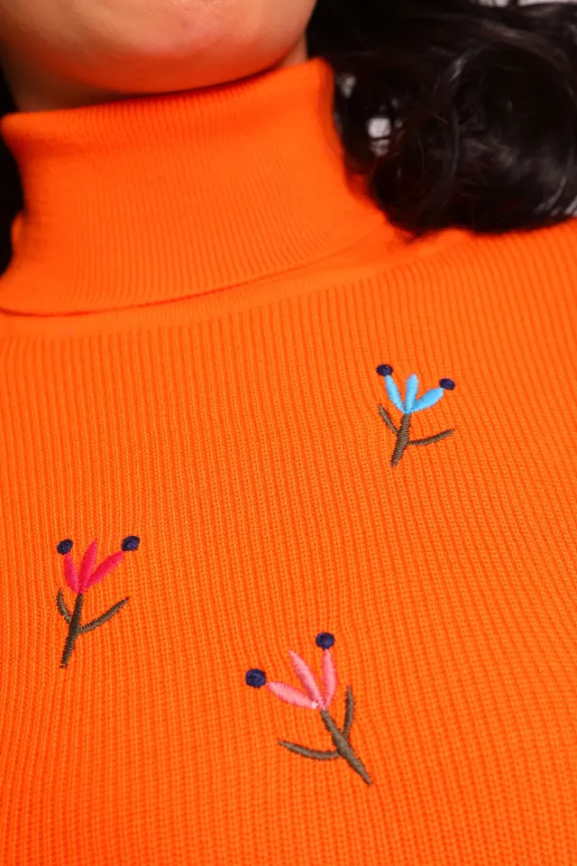 Kadın Balıkçı Yaka Çiçek Nakışlı Triko Bluz Orange