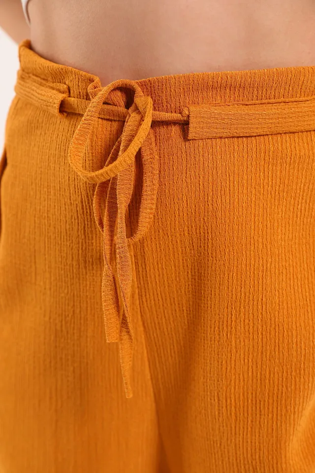Kadın Bel Bağlama Detaylı Kendinden Desenli Bol Paça Pantolon Hardal